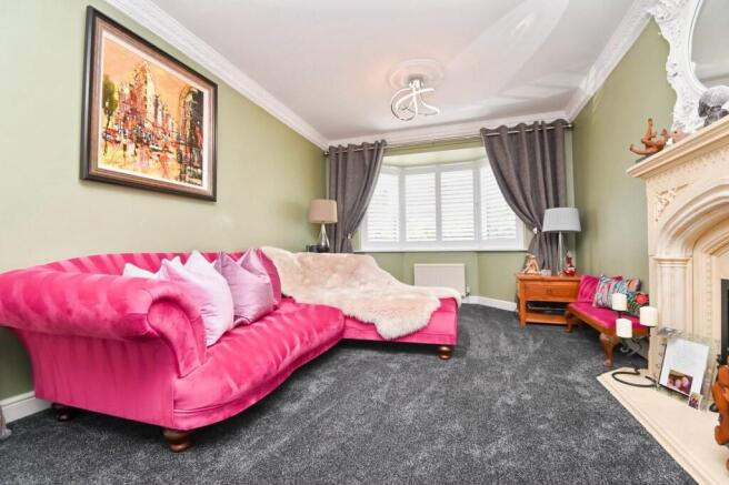 5 bed Detached for sale Image 4
