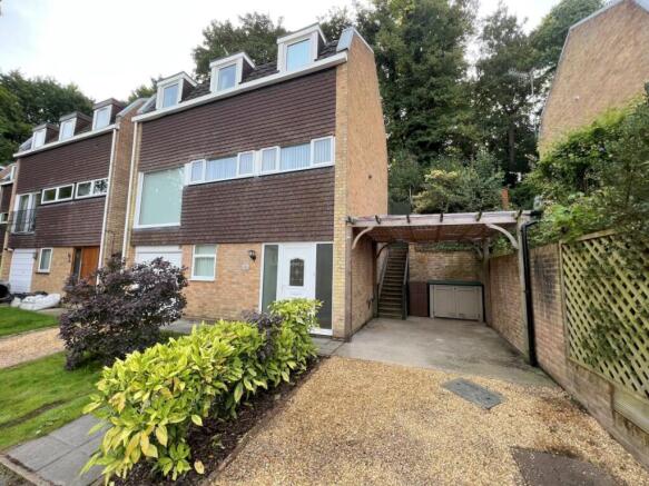4 Bed Unfurnished Town House