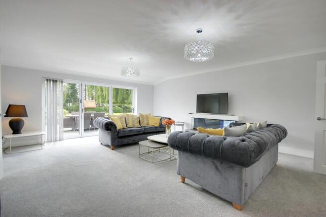 4 bed Detached Bungalow for sale Image 10