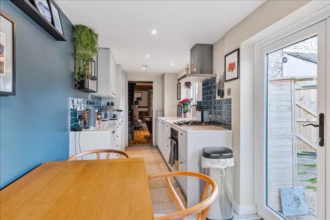 KITCHEN / DINING