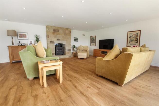 4 bed Detached for sale Image 7