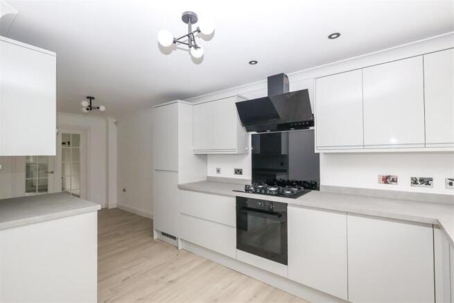 4 bed Terraced to rent Image 4