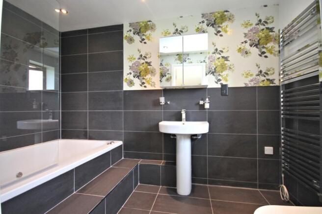 En-Suite Bathroom