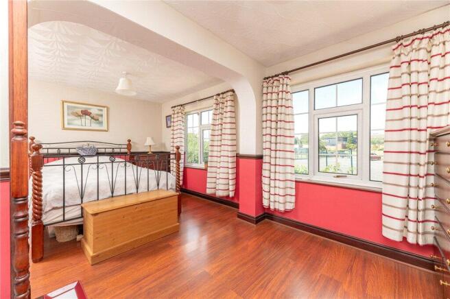 4 bed Detached for sale Image 11