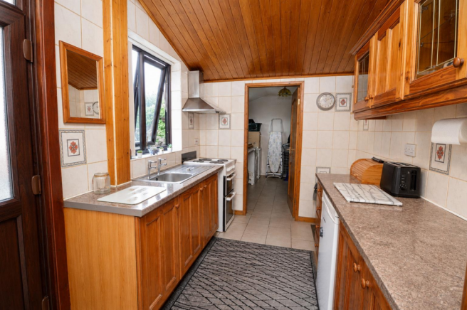 3 bed Terraced for sale Image 5