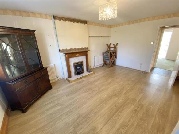 LIVING/DINING ROOM