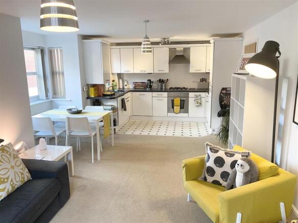 OPEN PLAN LOUNGE / DINER / KITCHEN