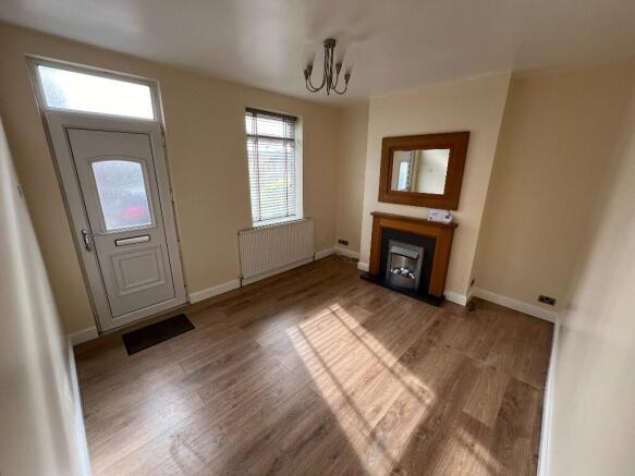 2 bed Terraced to rent Image 4