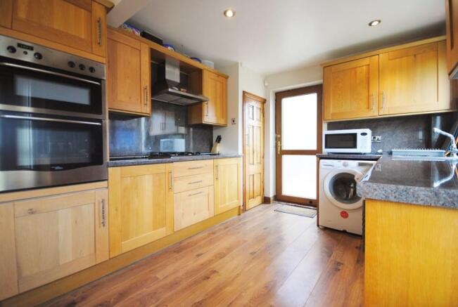 3 bed Semi-Detached to rent Image 4