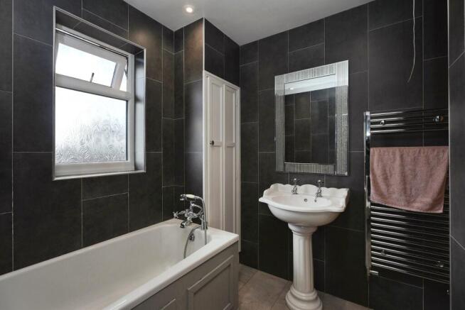 4 bed Semi-Detached for sale Image 5