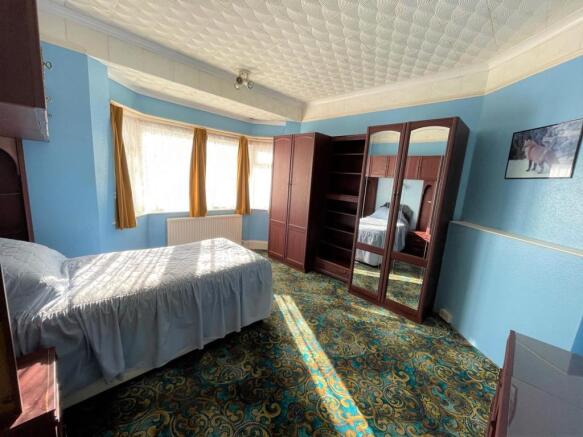 bed1.jpg