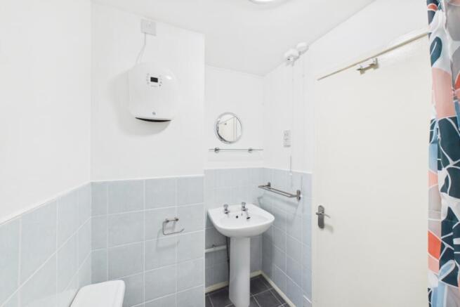 1 bed Apartment to rent Image 5