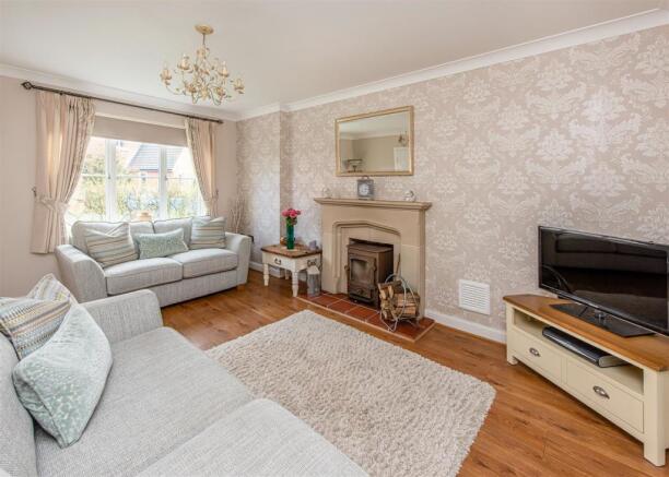 36 Old Farm Drive-lounge1.jpg
