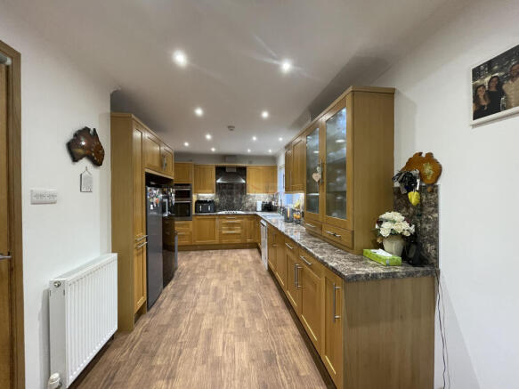 Kitchen a.JPG