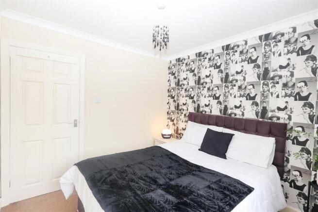 3 bed Terraced for sale Image 11