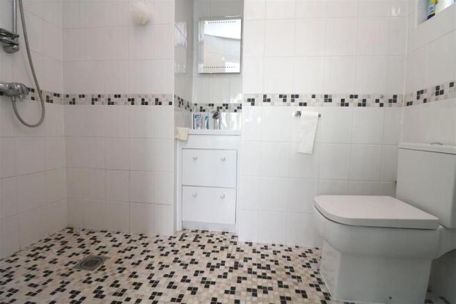 En-suite wetroom.JPG