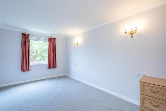 Bedroom 1.jpg