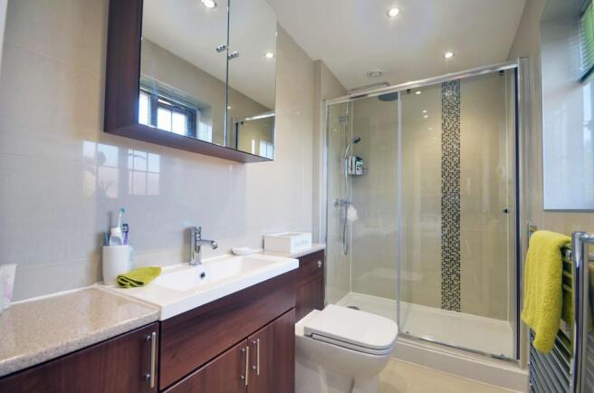 En suite Showe Ro...
