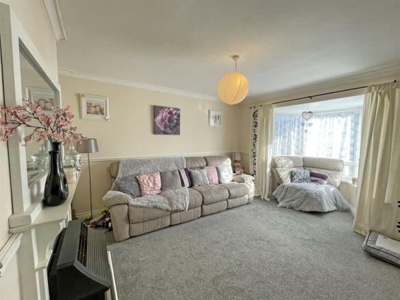 West Mailling Avenue  Lounge 3.jpg