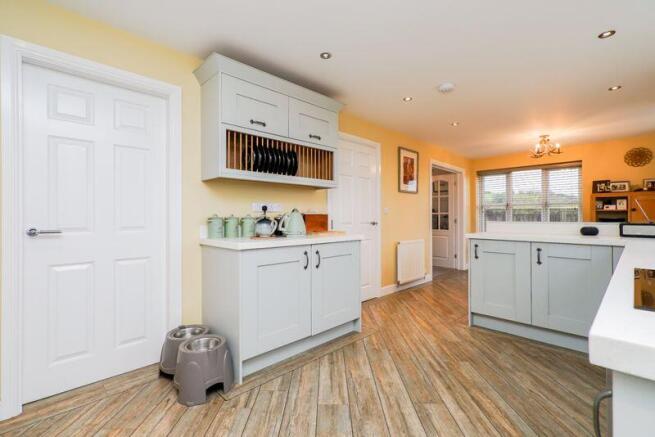 4 bed Detached for sale Image 5