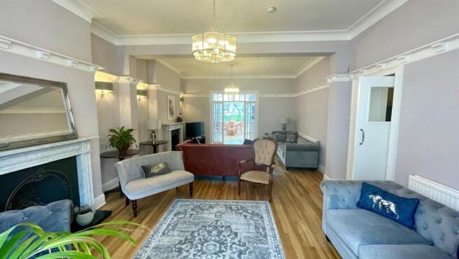 GUEST LOUNGE