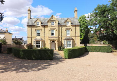 Silsoe House, Ampthill Road, Silsoe, Bedfordshire, MK45 4DX
