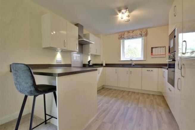 2 bed Flat for sale Image 5