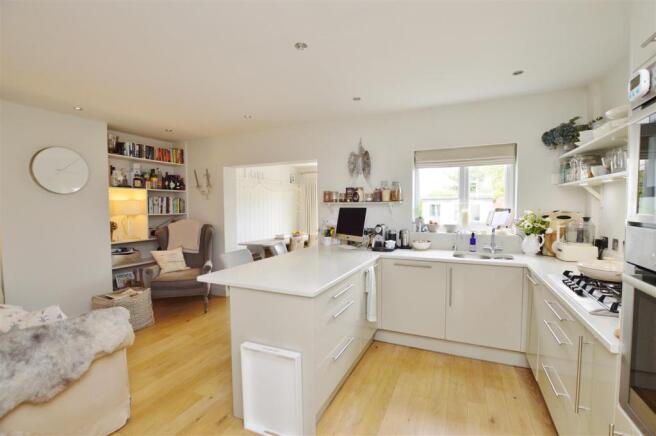 Open Plan Kitchen/Li