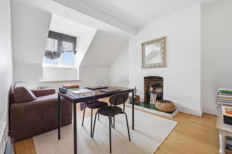 Cambridge Mews, Wanstead
