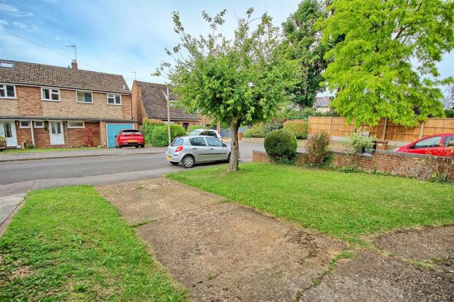 FRONT GARDEN