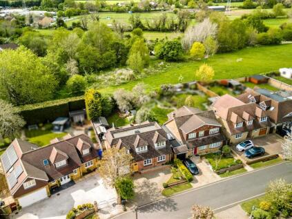 Willow Crescent West, Denham