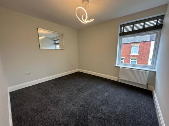 2 bed House to rent Image 4
