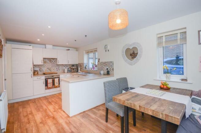 Kitchen pic 2.jpg