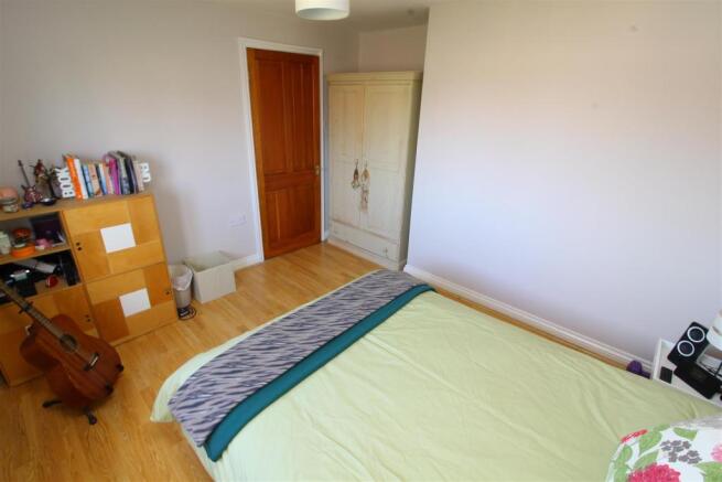 31 Bed 3.JPG