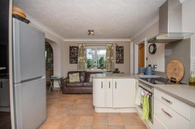 Kitchen pic 2.jpg