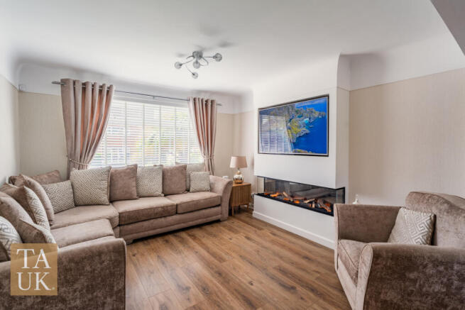 Holmlands Drive, Prenton, CH43 photo 4