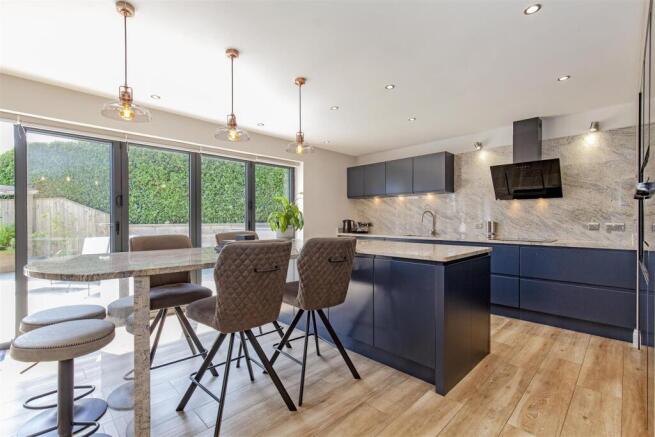 Marvellous Breakfasting Kitchen