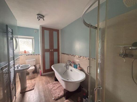 4 bed Detached for sale Image 6