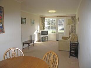 Lounge/Dining