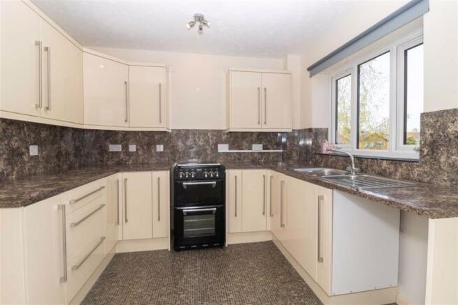 FITTED KITCHEN