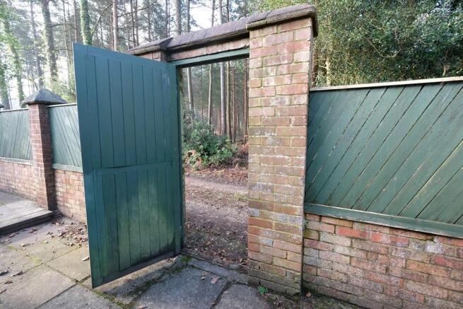 FOREST ACCESS GATE