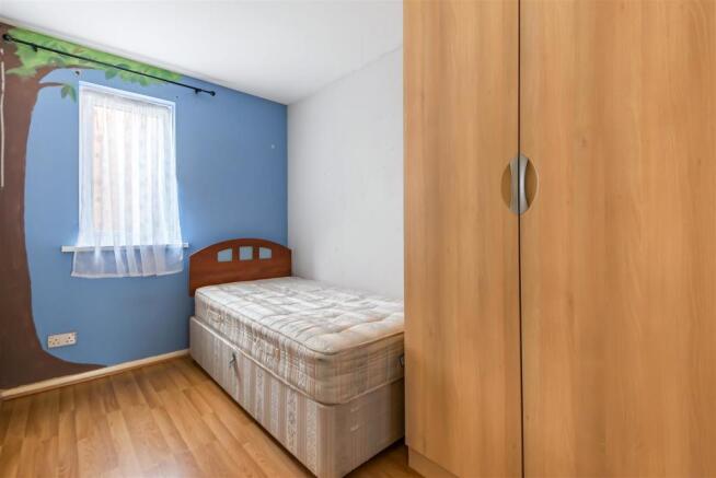 bedroom 2.JPG