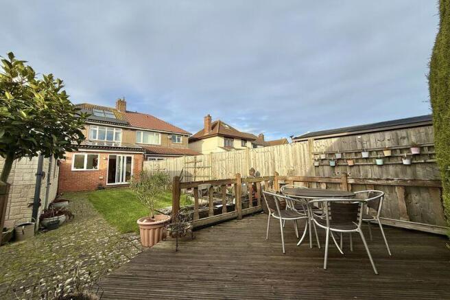 Totterdown Road, Weston - EXTENDED SUPERIOR HOME photo 4