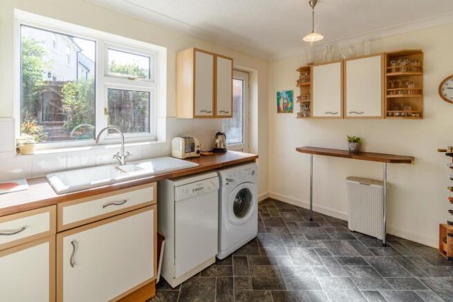 8355421-interior07.jpg