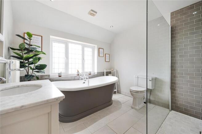 4 bed Semi-Detached for sale Image 11