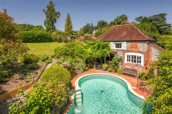 Garden/Swimming Pool