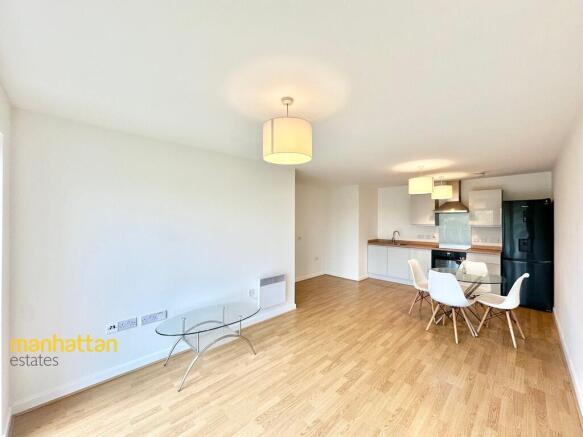 KITCHEN / LOUNGE