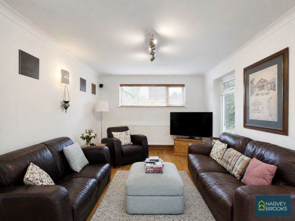5 bed Detached for sale Image 5