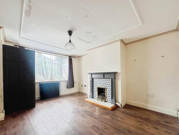 6acf8483--4F00-B0C2-BCA58EC9B627-19872-000005F32E4