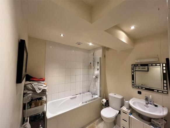 2 bed Apartment for sale Image 6